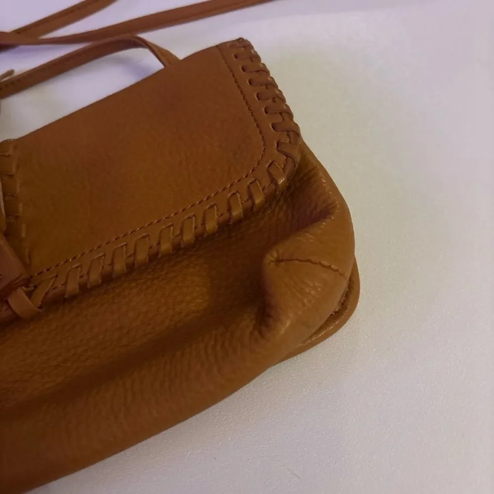 Rare~Hobo Bramble 100% Leather Crossbody Bag in Cashew